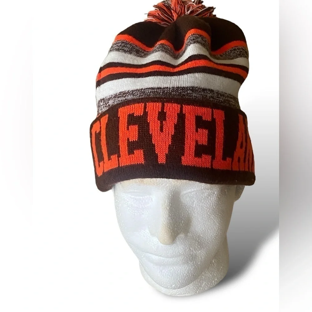 NFL Vintage CLEVELAND BROWNS KNIT BEANIE WITH POM One Size